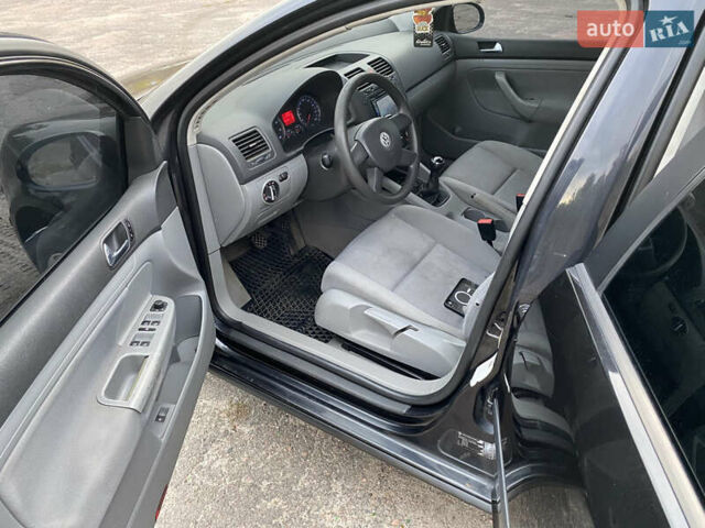 Черный Фольксваген Гольф, объемом двигателя 1.6 л и пробегом 245 тыс. км за 5400 $, фото 16 на Automoto.ua