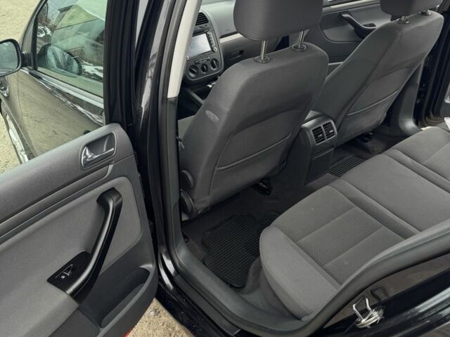 Чорний Фольксваген Гольф, об'ємом двигуна 1.6 л та пробігом 200 тис. км за 5600 $, фото 15 на Automoto.ua