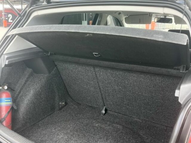 Черный Фольксваген Гольф, объемом двигателя 1.6 л и пробегом 211 тыс. км за 5400 $, фото 16 на Automoto.ua