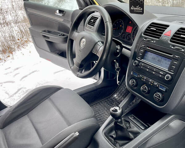 Черный Фольксваген Гольф, объемом двигателя 1.6 л и пробегом 183 тыс. км за 5199 $, фото 22 на Automoto.ua