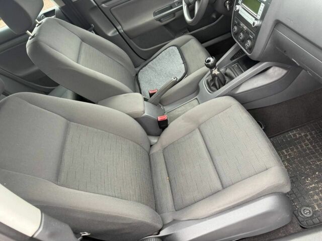 Чорний Фольксваген Гольф, об'ємом двигуна 1.4 л та пробігом 200 тис. км за 5199 $, фото 5 на Automoto.ua