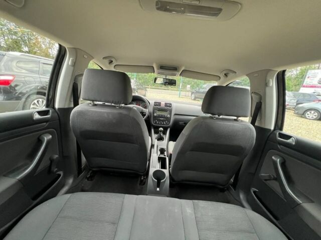 Черный Фольксваген Гольф, объемом двигателя 1.6 л и пробегом 191 тыс. км за 5499 $, фото 20 на Automoto.ua