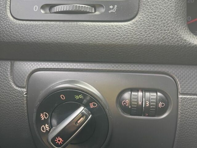 Черный Фольксваген Гольф, объемом двигателя 1.6 л и пробегом 287 тыс. км за 4800 $, фото 9 на Automoto.ua