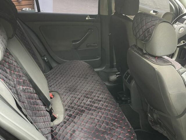 Черный Фольксваген Гольф, объемом двигателя 1.6 л и пробегом 287 тыс. км за 4800 $, фото 12 на Automoto.ua