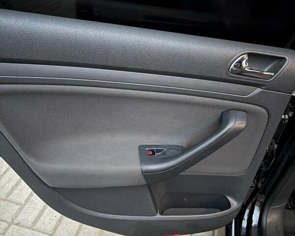 Чорний Фольксваген Гольф, об'ємом двигуна 1.6 л та пробігом 217 тис. км за 6000 $, фото 16 на Automoto.ua