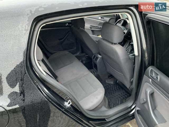 Черный Фольксваген Гольф, объемом двигателя 1.6 л и пробегом 229 тыс. км за 5300 $, фото 7 на Automoto.ua