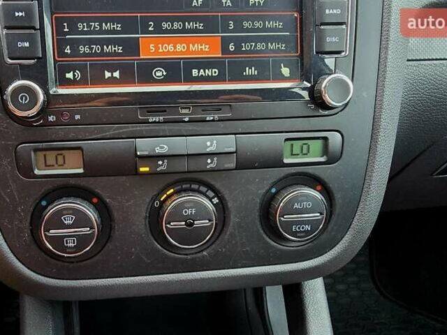 Черный Фольксваген Гольф, объемом двигателя 1.6 л и пробегом 210 тыс. км за 7299 $, фото 43 на Automoto.ua