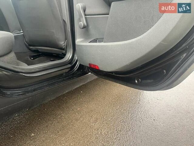 Черный Фольксваген Гольф, объемом двигателя 1.4 л и пробегом 225 тыс. км за 4500 $, фото 12 на Automoto.ua