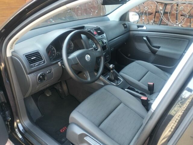 Черный Фольксваген Гольф, объемом двигателя 0 л и пробегом 215 тыс. км за 5600 $, фото 3 на Automoto.ua