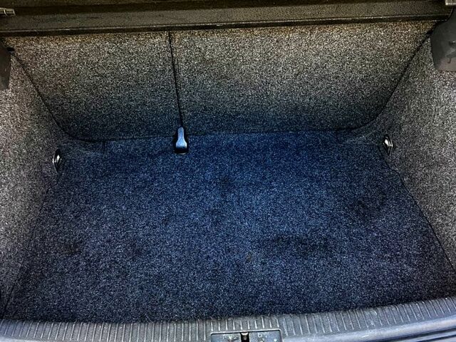 Черный Фольксваген Гольф, объемом двигателя 1.4 л и пробегом 197 тыс. км за 5400 $, фото 6 на Automoto.ua