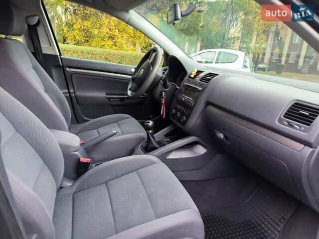 Чорний Фольксваген Гольф, об'ємом двигуна 1.39 л та пробігом 280 тис. км за 5600 $, фото 22 на Automoto.ua