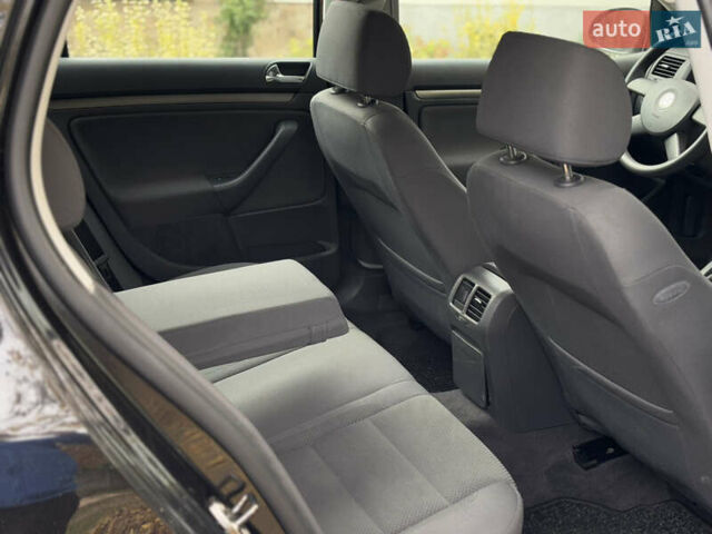 Черный Фольксваген Гольф, объемом двигателя 1.4 л и пробегом 270 тыс. км за 5049 $, фото 15 на Automoto.ua