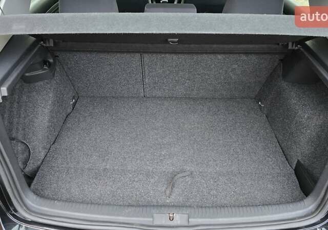 Черный Фольксваген Гольф, объемом двигателя 1.6 л и пробегом 210 тыс. км за 7299 $, фото 55 на Automoto.ua