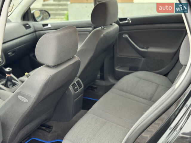 Черный Фольксваген Гольф, объемом двигателя 1.4 л и пробегом 197 тыс. км за 5500 $, фото 26 на Automoto.ua