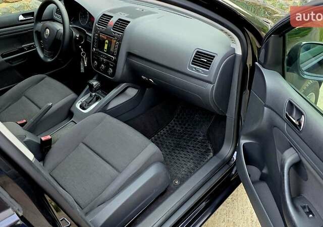 Черный Фольксваген Гольф, объемом двигателя 1.6 л и пробегом 210 тыс. км за 7299 $, фото 48 на Automoto.ua