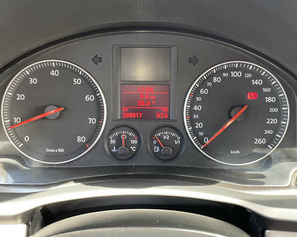 Черный Фольксваген Гольф, объемом двигателя 1.6 л и пробегом 300 тыс. км за 6200 $, фото 18 на Automoto.ua