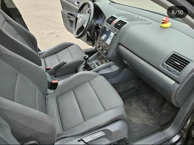 Черный Фольксваген Гольф, объемом двигателя 1.6 л и пробегом 280 тыс. км за 5900 $, фото 5 на Automoto.ua