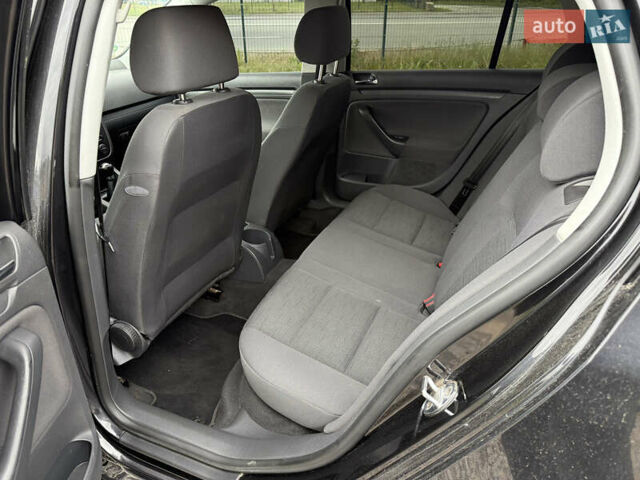 Черный Фольксваген Гольф, объемом двигателя 1.6 л и пробегом 256 тыс. км за 5800 $, фото 12 на Automoto.ua