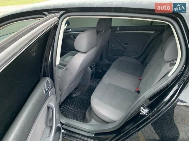 Черный Фольксваген Гольф, объемом двигателя 1.6 л и пробегом 229 тыс. км за 5300 $, фото 6 на Automoto.ua