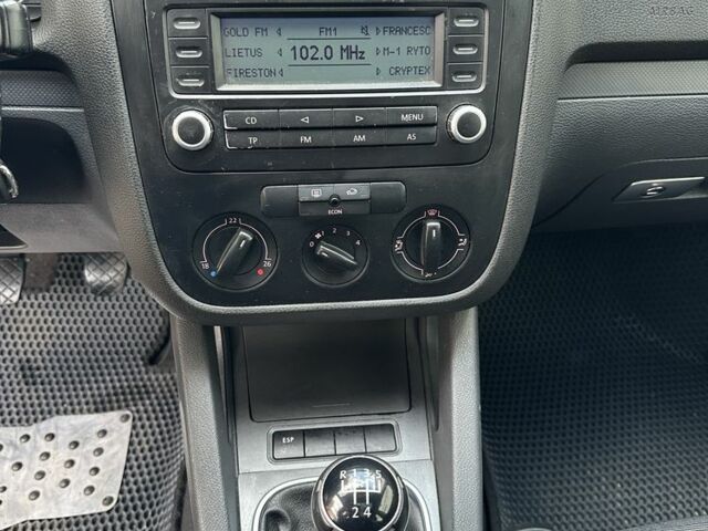 Фольксваген Гольф 2005 в Немирове на Automoto.ua Черный Фольксваген Гольф, объемом двигателя 1.9 л и пробегом 350 тыс. км за 5450 $, фото 13 на Automoto.ua