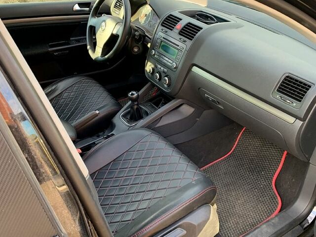 Черный Фольксваген Гольф, объемом двигателя 1.6 л и пробегом 294 тыс. км за 5200 $, фото 7 на Automoto.ua