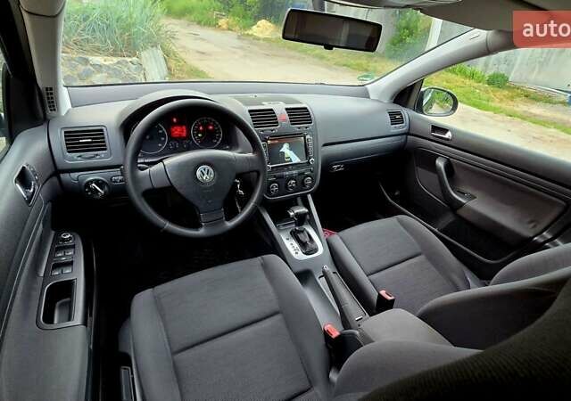 Черный Фольксваген Гольф, объемом двигателя 1.6 л и пробегом 210 тыс. км за 7299 $, фото 47 на Automoto.ua