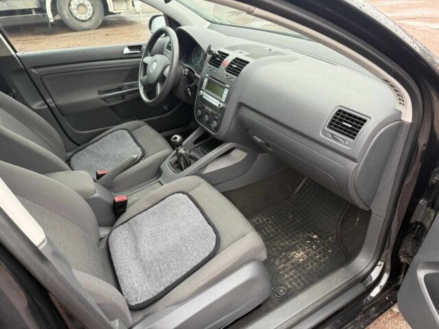 Чорний Фольксваген Гольф, об'ємом двигуна 1.4 л та пробігом 200 тис. км за 5199 $, фото 4 на Automoto.ua