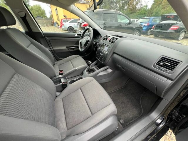 Черный Фольксваген Гольф, объемом двигателя 1.6 л и пробегом 191 тыс. км за 5499 $, фото 9 на Automoto.ua