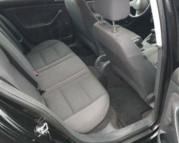 Черный Фольксваген Гольф, объемом двигателя 1.6 л и пробегом 260 тыс. км за 4900 $, фото 21 на Automoto.ua