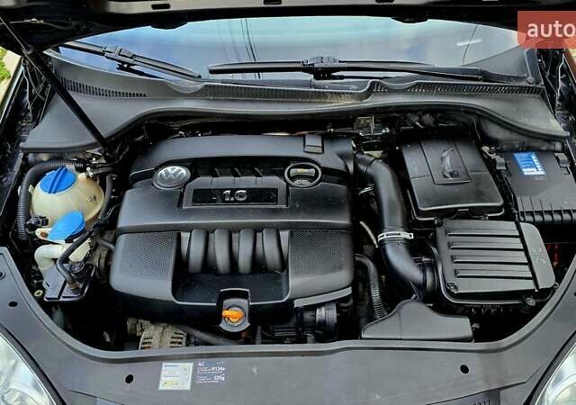 Черный Фольксваген Гольф, объемом двигателя 1.6 л и пробегом 210 тыс. км за 7299 $, фото 32 на Automoto.ua