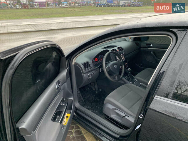 Черный Фольксваген Гольф, объемом двигателя 1.6 л и пробегом 229 тыс. км за 5300 $, фото 5 на Automoto.ua