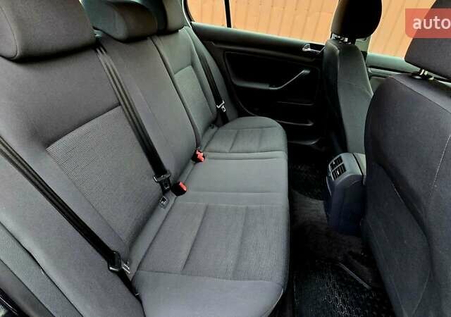 Черный Фольксваген Гольф, объемом двигателя 1.6 л и пробегом 210 тыс. км за 7299 $, фото 51 на Automoto.ua