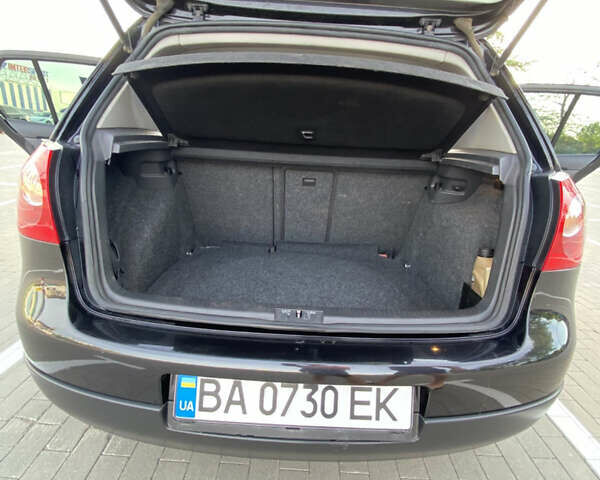 Черный Фольксваген Гольф, объемом двигателя 1.6 л и пробегом 300 тыс. км за 6200 $, фото 16 на Automoto.ua