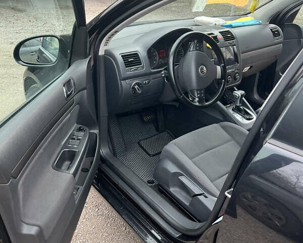 Чорний Фольксваген Гольф, об'ємом двигуна 2 л та пробігом 251 тис. км за 6700 $, фото 5 на Automoto.ua