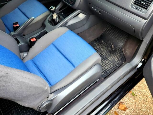 Чорний Фольксваген Гольф, об'ємом двигуна 1.4 л та пробігом 290 тис. км за 3999 $, фото 6 на Automoto.ua