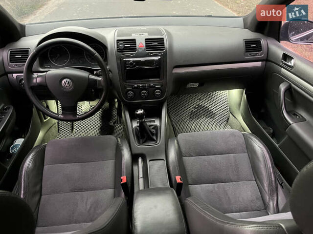 Черный Фольксваген Гольф, объемом двигателя 2 л и пробегом 330 тыс. км за 5700 $, фото 21 на Automoto.ua