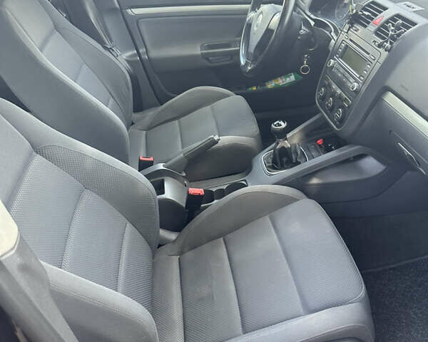 Черный Фольксваген Гольф, объемом двигателя 1.6 л и пробегом 129 тыс. км за 6200 $, фото 11 на Automoto.ua