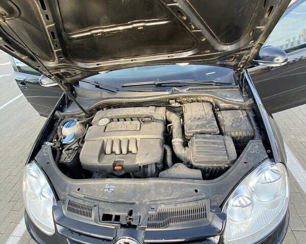 Черный Фольксваген Гольф, объемом двигателя 1.6 л и пробегом 300 тыс. км за 6200 $, фото 15 на Automoto.ua