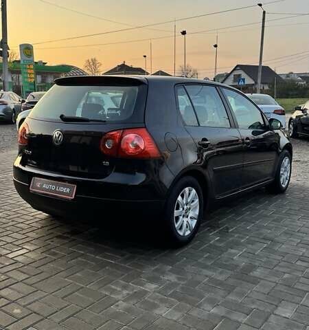 Черный Фольксваген Гольф, объемом двигателя 1.6 л и пробегом 137 тыс. км за 7000 $, фото 5 на Automoto.ua