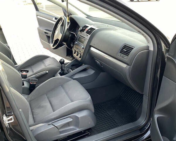 Черный Фольксваген Гольф, объемом двигателя 1.6 л и пробегом 300 тыс. км за 6200 $, фото 10 на Automoto.ua