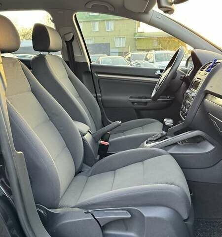 Черный Фольксваген Гольф, объемом двигателя 1.6 л и пробегом 137 тыс. км за 7000 $, фото 15 на Automoto.ua