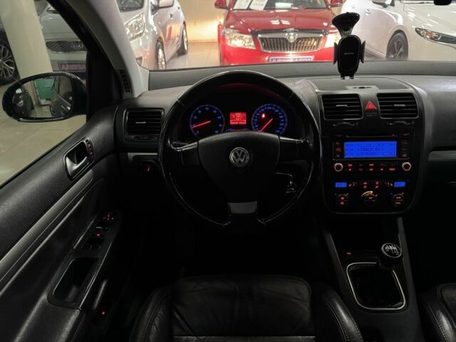 Черный Фольксваген Гольф, объемом двигателя 1.6 л и пробегом 205 тыс. км за 6500 $, фото 13 на Automoto.ua