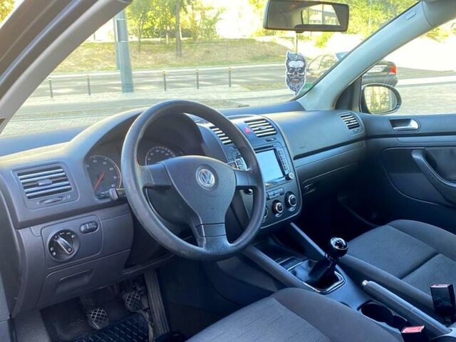 Черный Фольксваген Гольф, объемом двигателя 1.4 л и пробегом 235 тыс. км за 4300 $, фото 6 на Automoto.ua