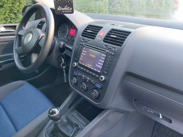 Черный Фольксваген Гольф, объемом двигателя 1.6 л и пробегом 223 тыс. км за 6400 $, фото 10 на Automoto.ua