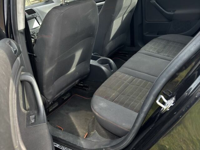 Черный Фольксваген Гольф, объемом двигателя 1.4 л и пробегом 250 тыс. км за 4650 $, фото 7 на Automoto.ua