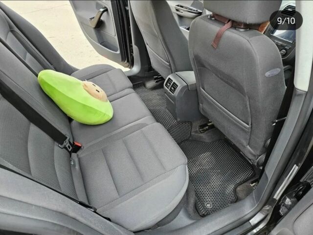 Черный Фольксваген Гольф, объемом двигателя 1.6 л и пробегом 280 тыс. км за 5900 $, фото 4 на Automoto.ua