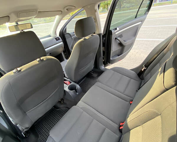 Черный Фольксваген Гольф, объемом двигателя 1.6 л и пробегом 300 тыс. км за 6200 $, фото 14 на Automoto.ua