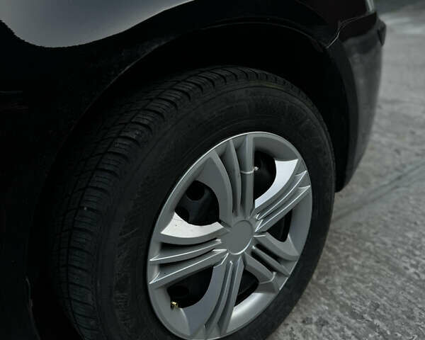 Черный Фольксваген Гольф, объемом двигателя 1.4 л и пробегом 266 тыс. км за 4800 $, фото 18 на Automoto.ua