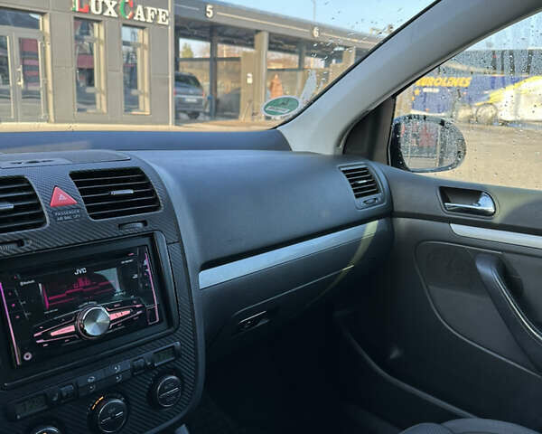 Черный Фольксваген Гольф, объемом двигателя 1.6 л и пробегом 192 тыс. км за 6000 $, фото 22 на Automoto.ua