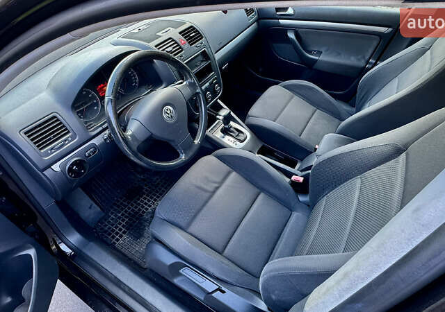 Черный Фольксваген Гольф, объемом двигателя 1.6 л и пробегом 215 тыс. км за 6500 $, фото 14 на Automoto.ua